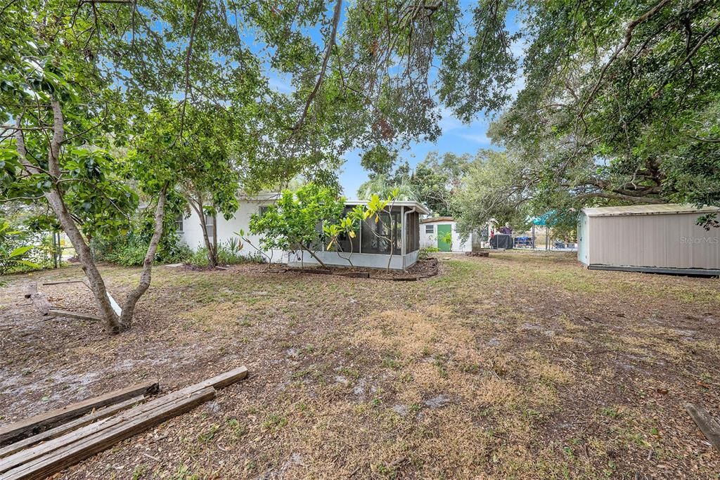 For Sale: $285,000 (2 beds, 2 baths, 1160 Square Feet)