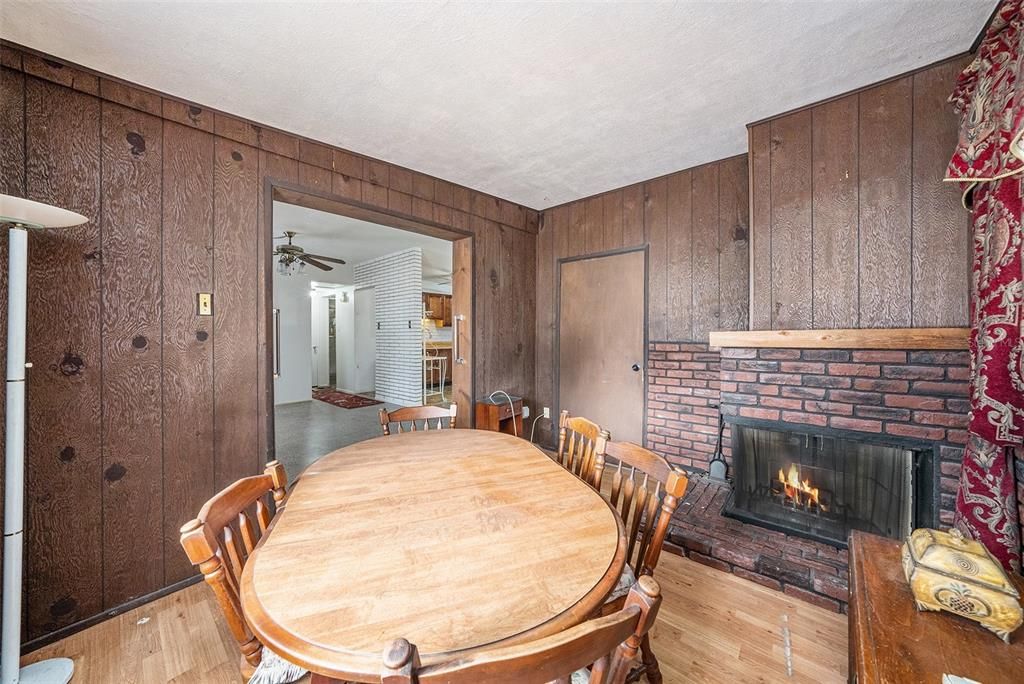 For Sale: $285,000 (2 beds, 2 baths, 1160 Square Feet)