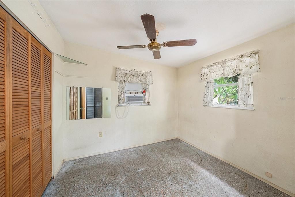 For Sale: $285,000 (2 beds, 2 baths, 1160 Square Feet)