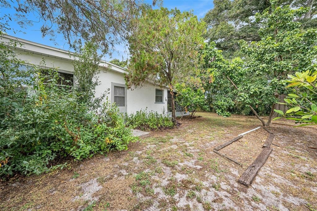 For Sale: $285,000 (2 beds, 2 baths, 1160 Square Feet)