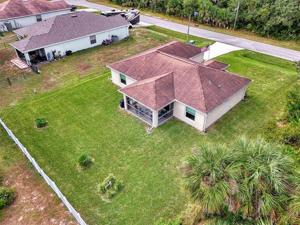 合同活跃: $299,900 (3 贝兹, 2 浴室, 1427 平方英尺)