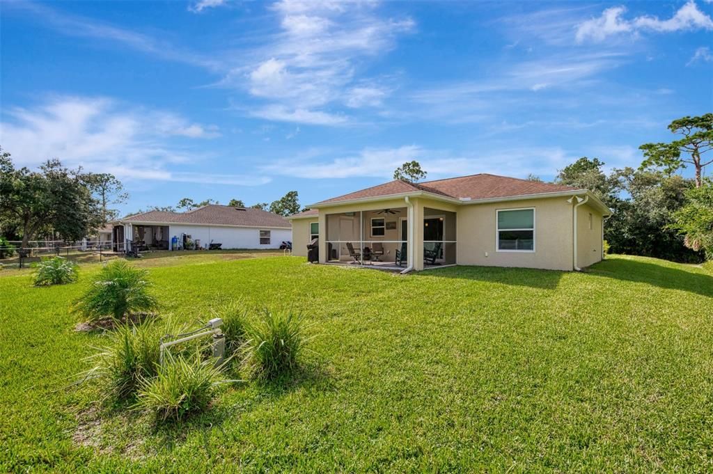 合同活跃: $299,900 (3 贝兹, 2 浴室, 1427 平方英尺)