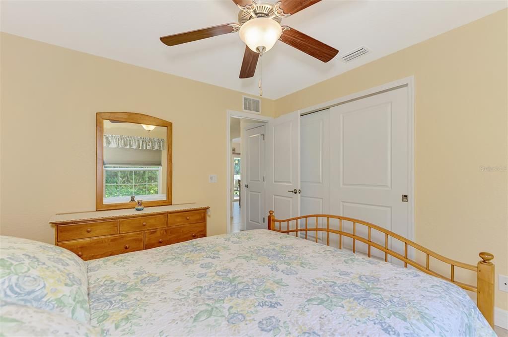 合同活跃: $299,900 (3 贝兹, 2 浴室, 1427 平方英尺)