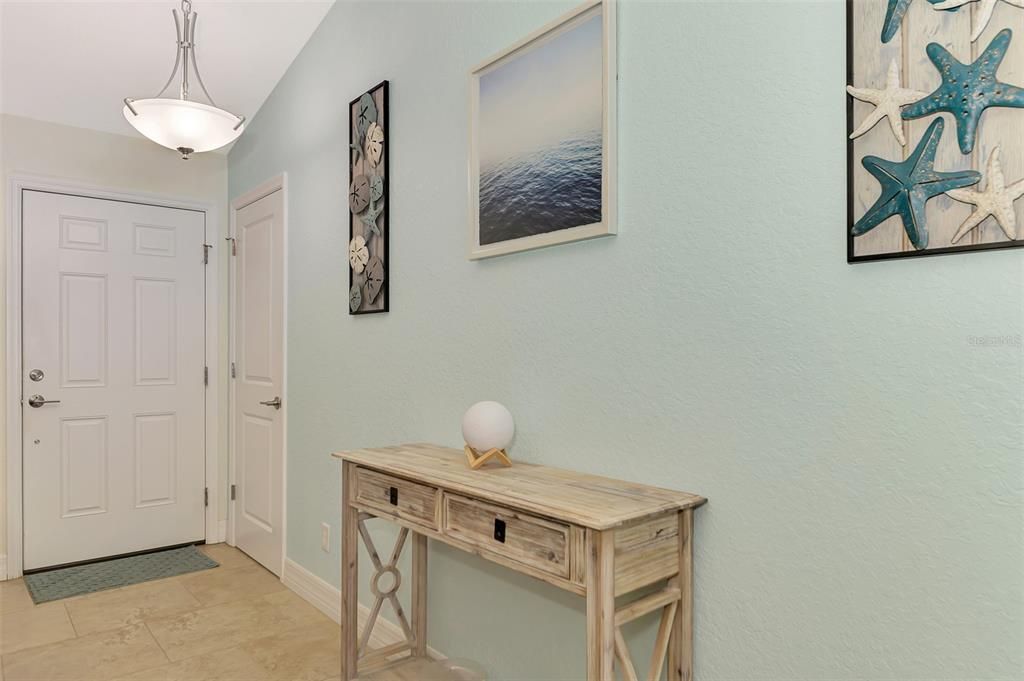 合同活跃: $299,900 (3 贝兹, 2 浴室, 1427 平方英尺)