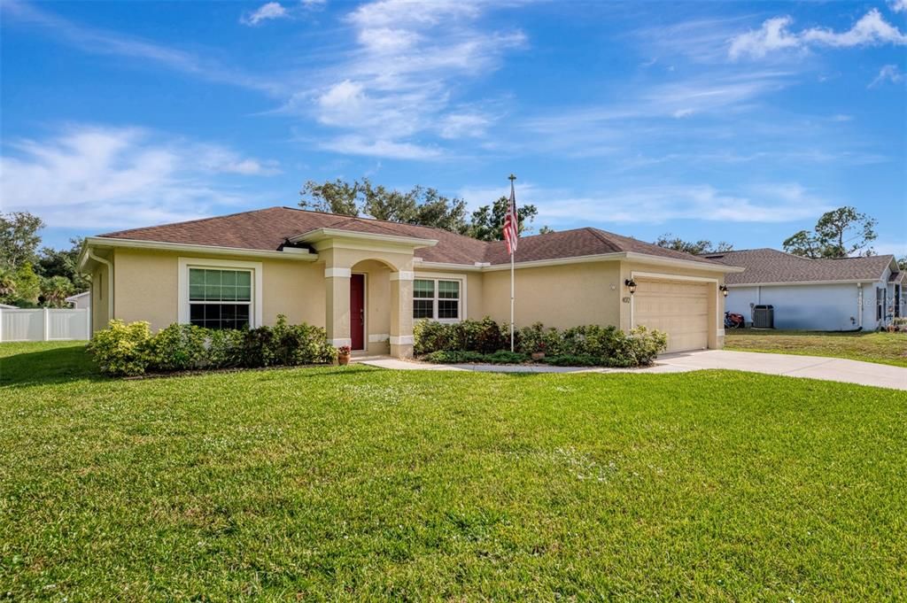 合同活跃: $299,900 (3 贝兹, 2 浴室, 1427 平方英尺)