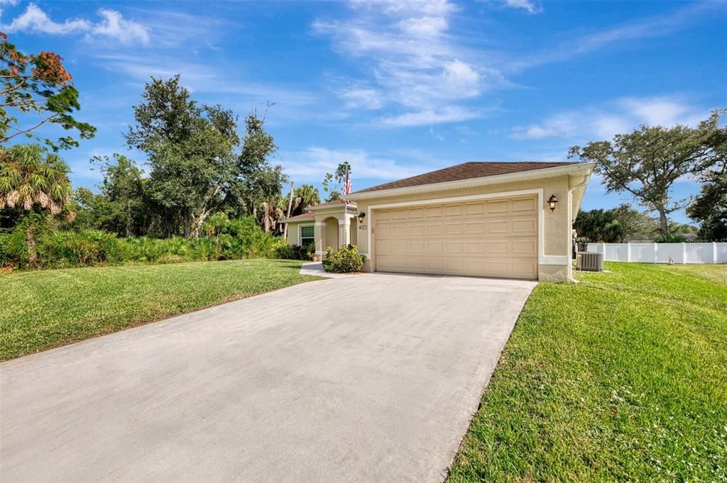 合同活跃: $299,900 (3 贝兹, 2 浴室, 1427 平方英尺)