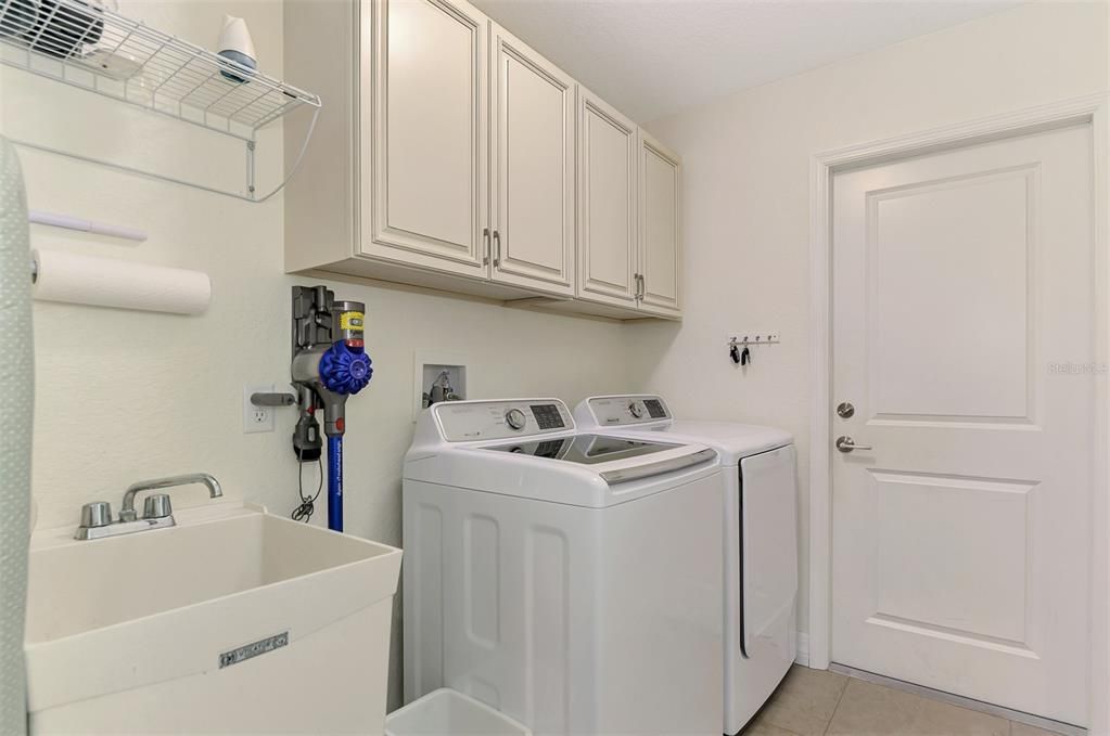 合同活跃: $299,900 (3 贝兹, 2 浴室, 1427 平方英尺)