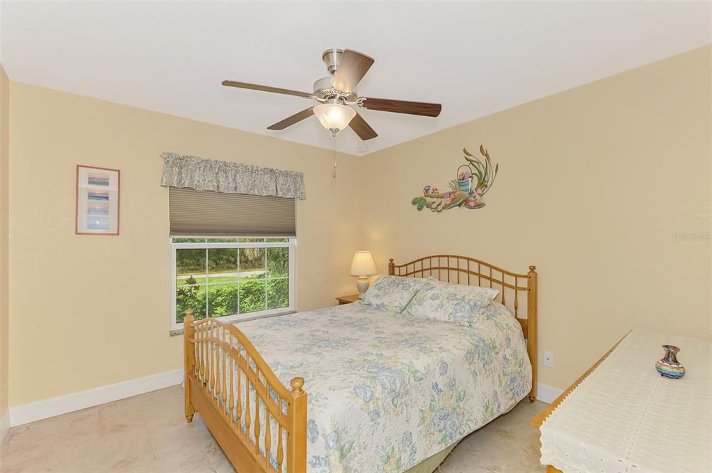 合同活跃: $299,900 (3 贝兹, 2 浴室, 1427 平方英尺)