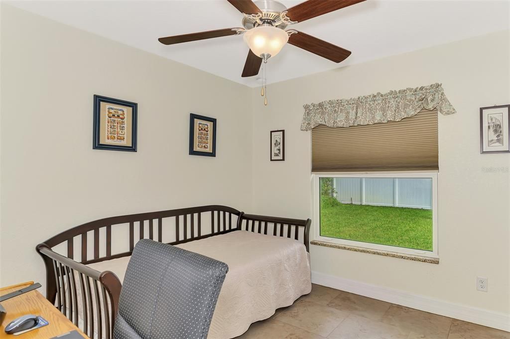 合同活跃: $299,900 (3 贝兹, 2 浴室, 1427 平方英尺)