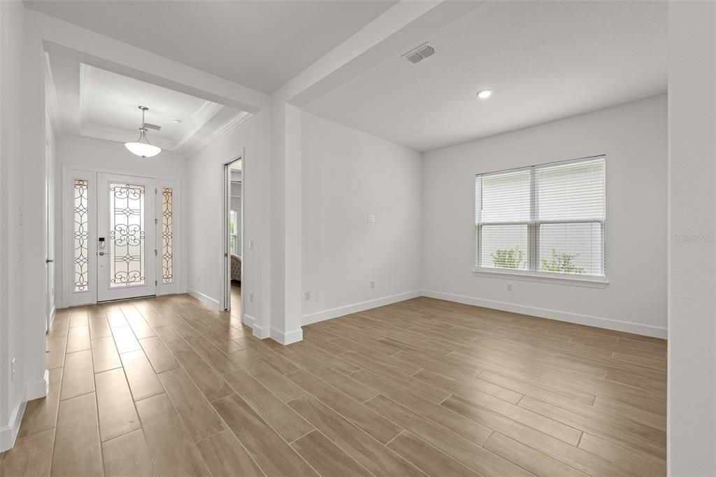 Под контрактом: $599,000 (3 спален, 3 ванн, 2335 Квадратных фут)