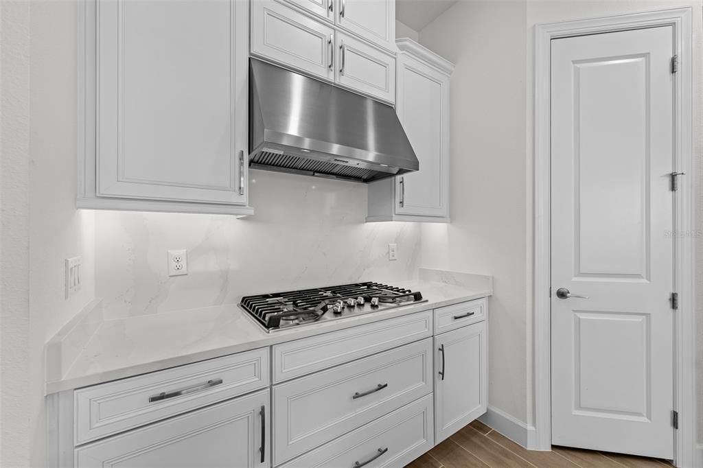 Под контрактом: $599,000 (3 спален, 3 ванн, 2335 Квадратных фут)