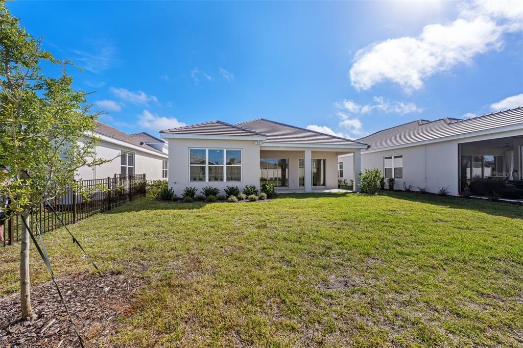 Под контрактом: $599,000 (3 спален, 3 ванн, 2335 Квадратных фут)