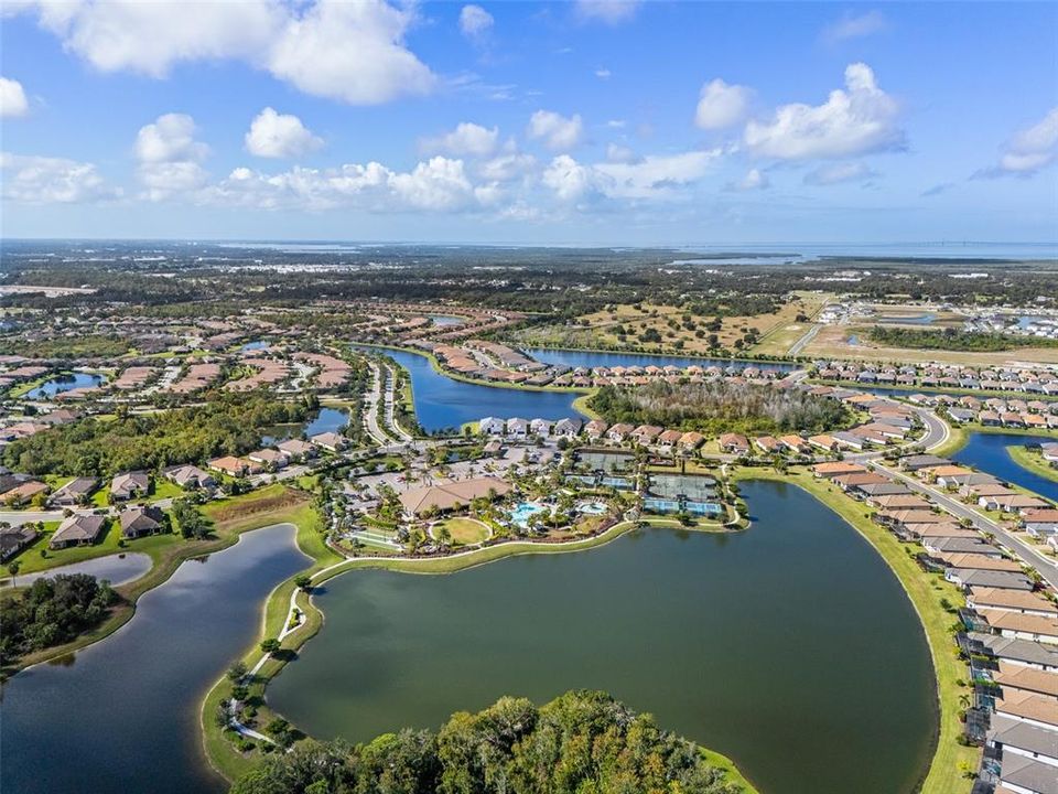 Под контрактом: $599,000 (3 спален, 3 ванн, 2335 Квадратных фут)