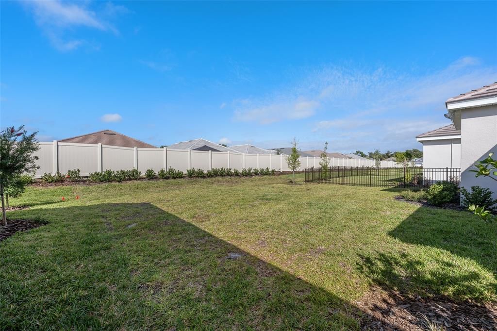 Под контрактом: $599,000 (3 спален, 3 ванн, 2335 Квадратных фут)