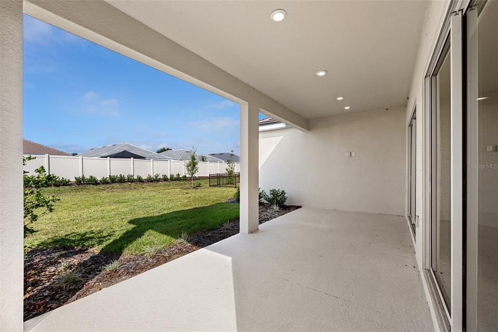 Под контрактом: $599,000 (3 спален, 3 ванн, 2335 Квадратных фут)