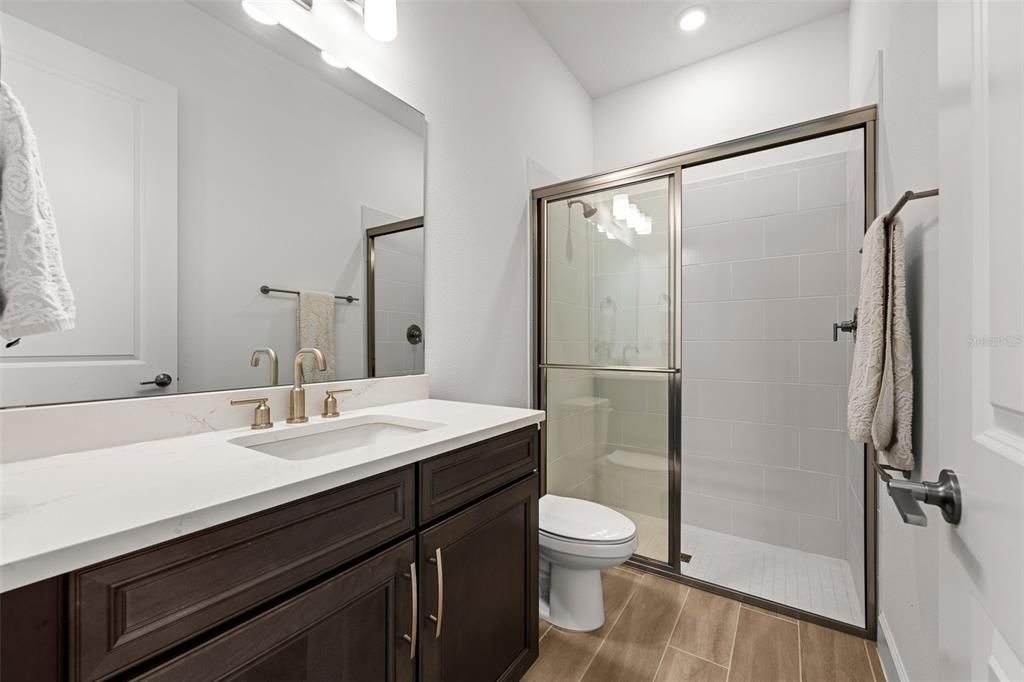 Под контрактом: $599,000 (3 спален, 3 ванн, 2335 Квадратных фут)