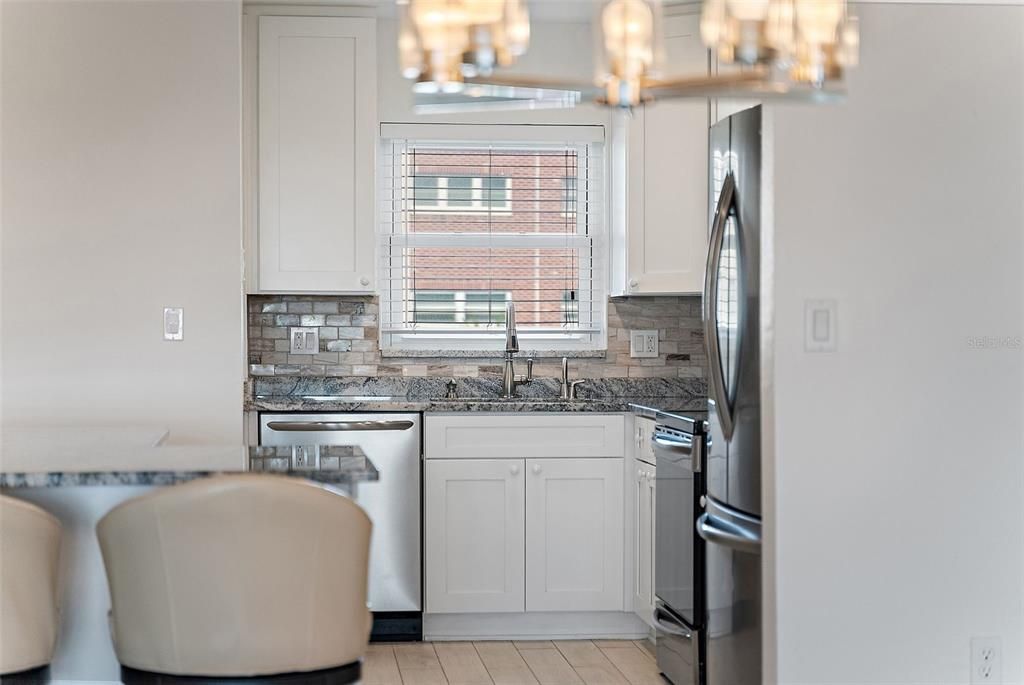 For Sale: $349,900 (2 beds, 2 baths, 1370 Square Feet)