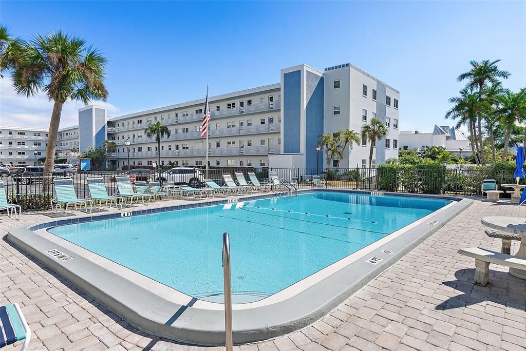 For Sale: $349,900 (2 beds, 2 baths, 1370 Square Feet)