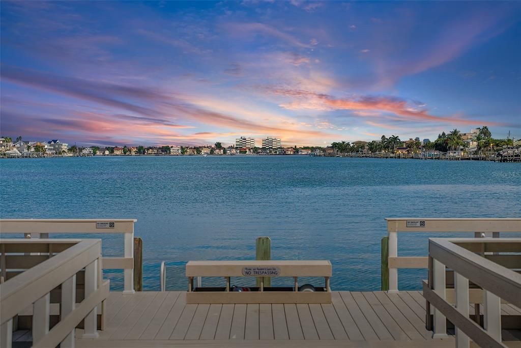 For Sale: $349,900 (2 beds, 2 baths, 1370 Square Feet)