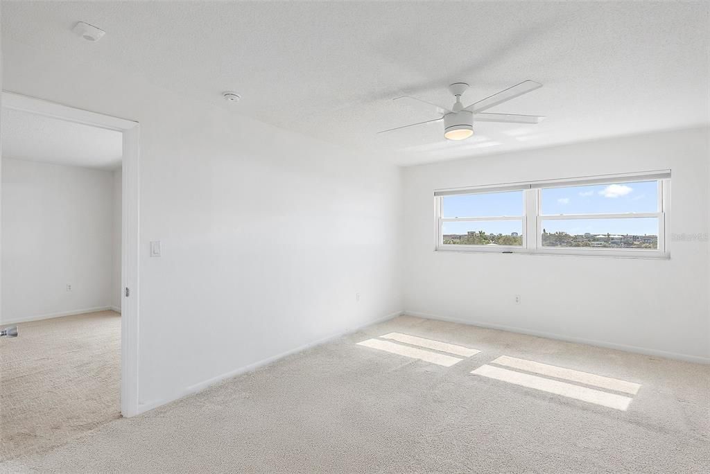 For Sale: $349,900 (2 beds, 2 baths, 1370 Square Feet)