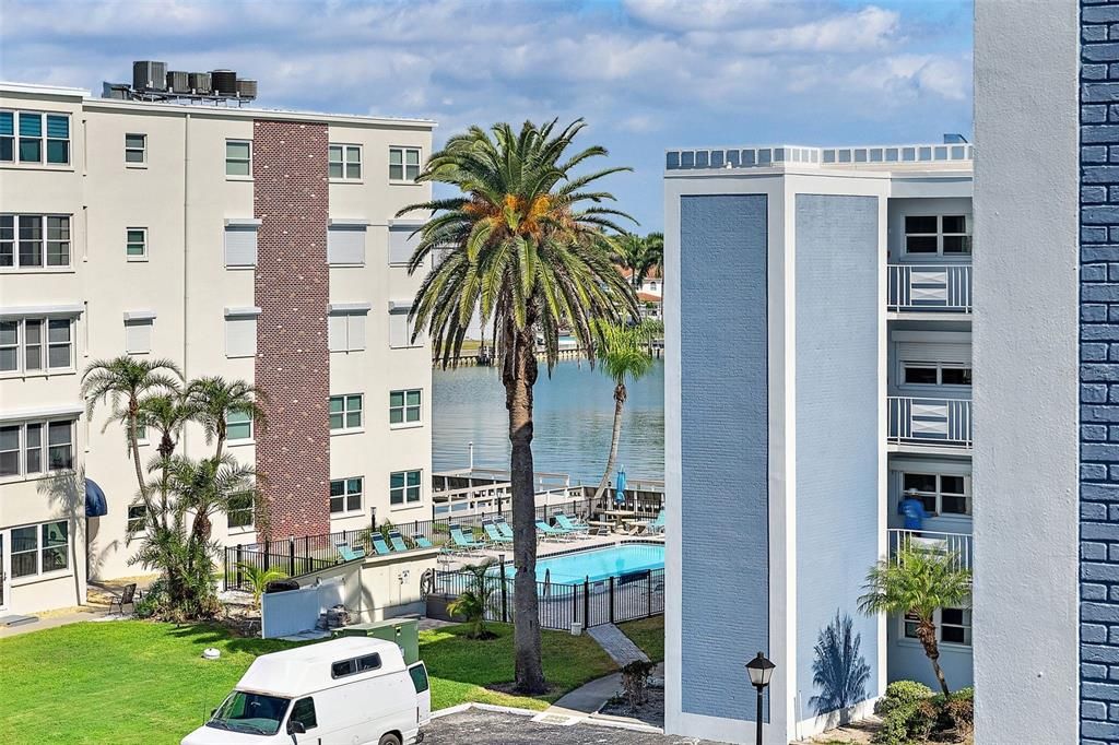 For Sale: $349,900 (2 beds, 2 baths, 1370 Square Feet)