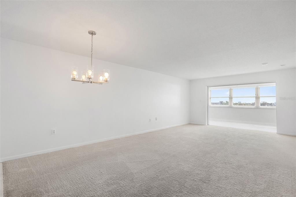 For Sale: $349,900 (2 beds, 2 baths, 1370 Square Feet)