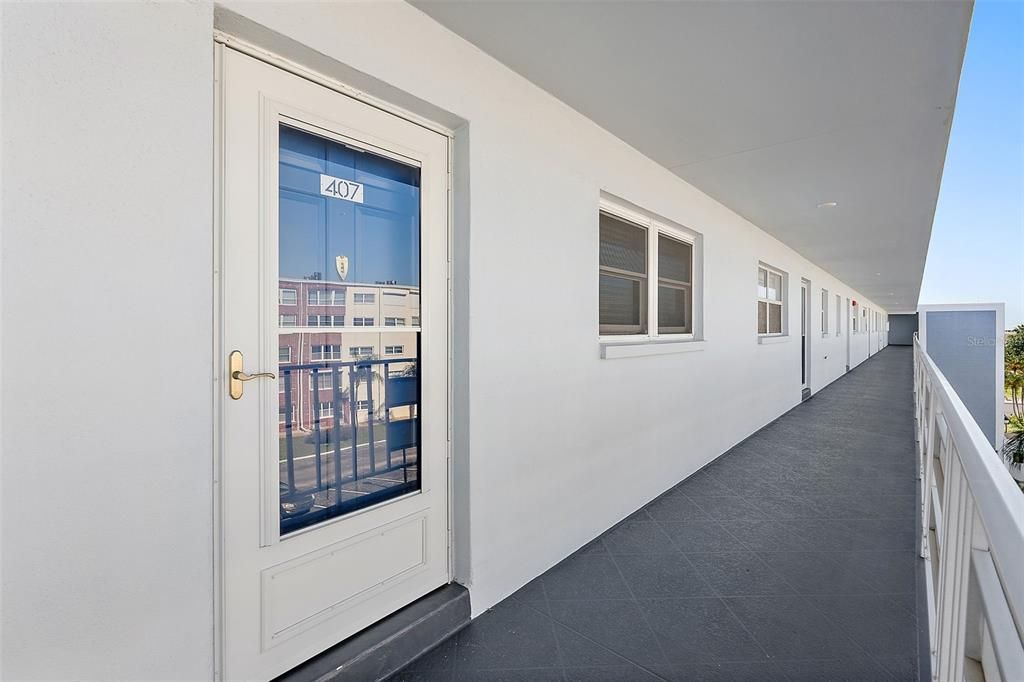 For Sale: $349,900 (2 beds, 2 baths, 1370 Square Feet)