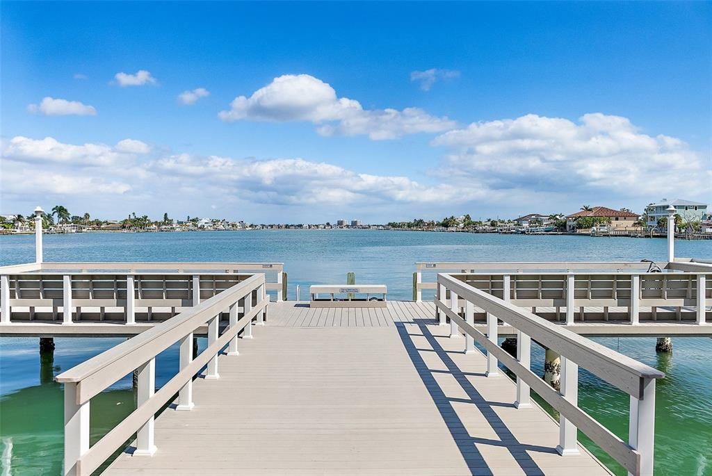 For Sale: $349,900 (2 beds, 2 baths, 1370 Square Feet)