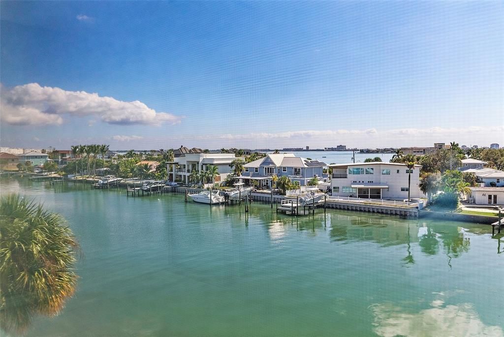 For Sale: $349,900 (2 beds, 2 baths, 1370 Square Feet)