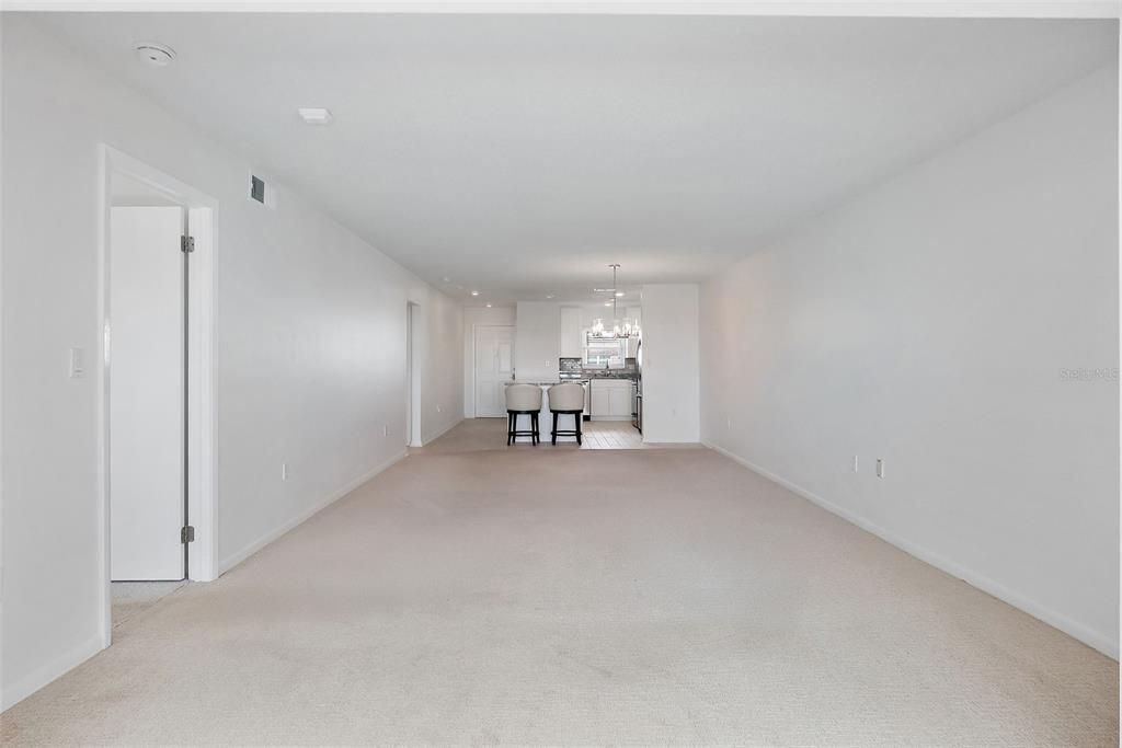 For Sale: $349,900 (2 beds, 2 baths, 1370 Square Feet)