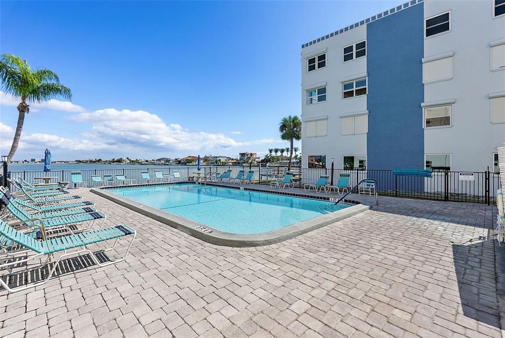 For Sale: $349,900 (2 beds, 2 baths, 1370 Square Feet)