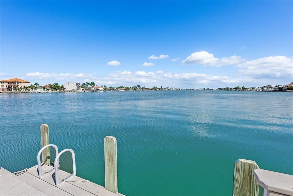 For Sale: $349,900 (2 beds, 2 baths, 1370 Square Feet)