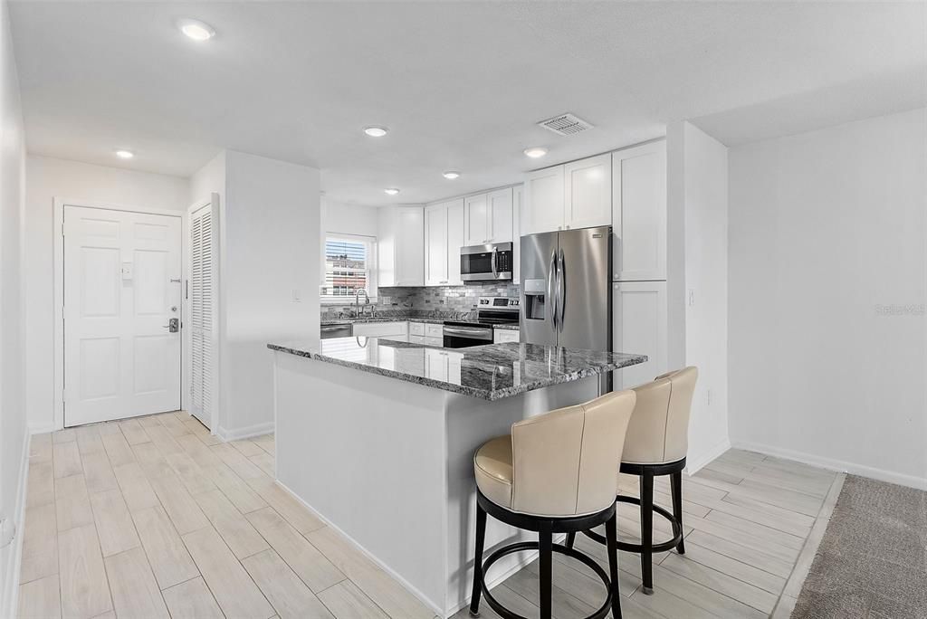 For Sale: $349,900 (2 beds, 2 baths, 1370 Square Feet)