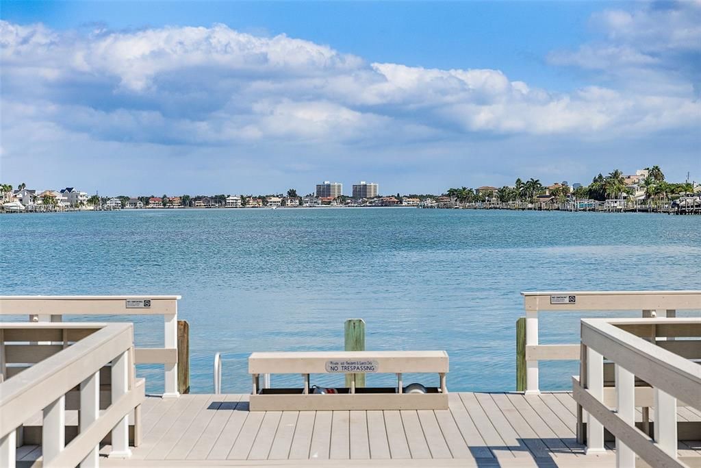 For Sale: $349,900 (2 beds, 2 baths, 1370 Square Feet)