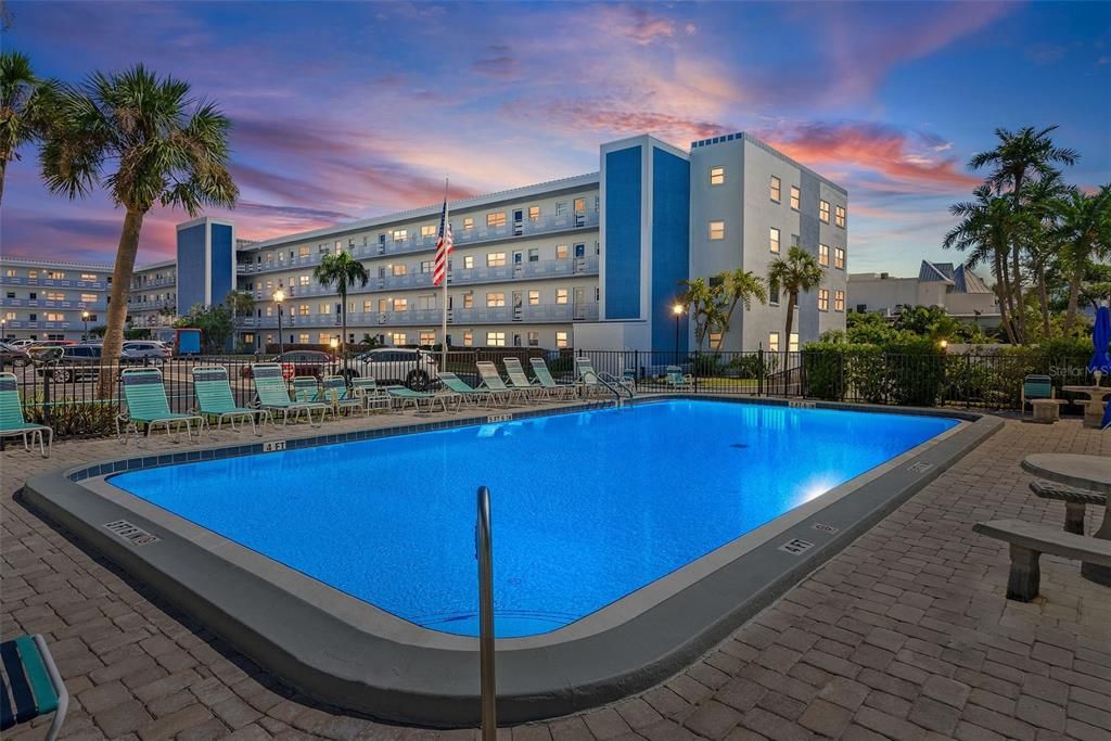 For Sale: $349,900 (2 beds, 2 baths, 1370 Square Feet)