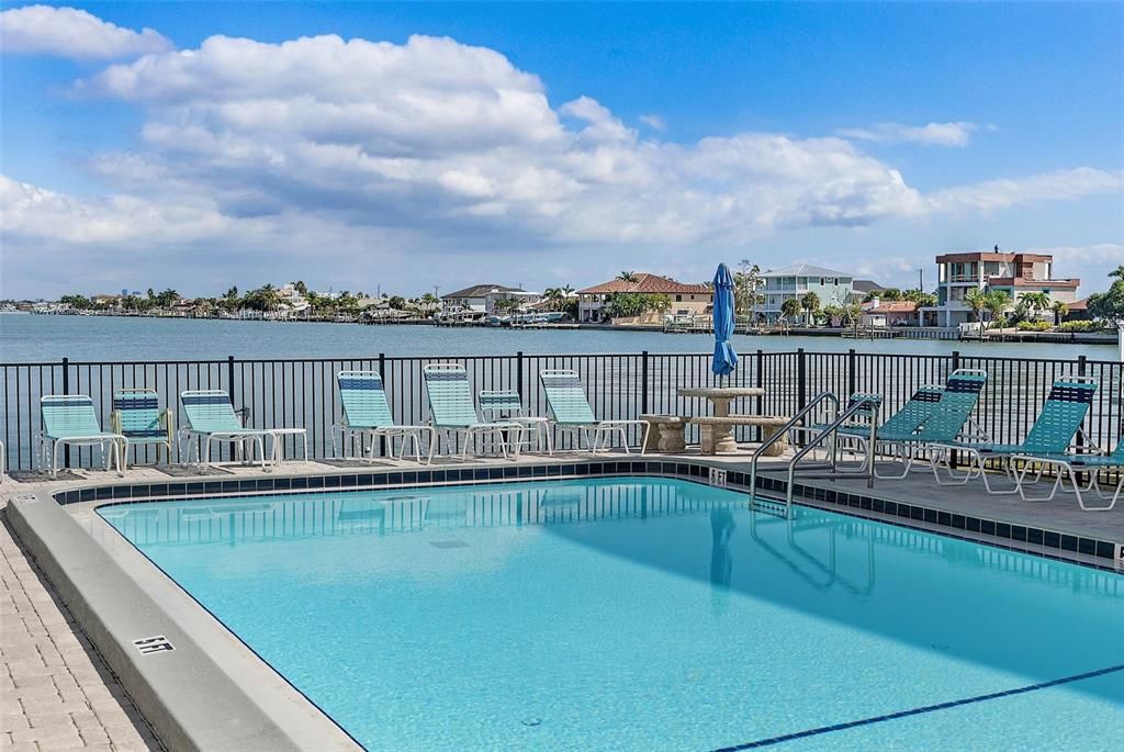 For Sale: $349,900 (2 beds, 2 baths, 1370 Square Feet)