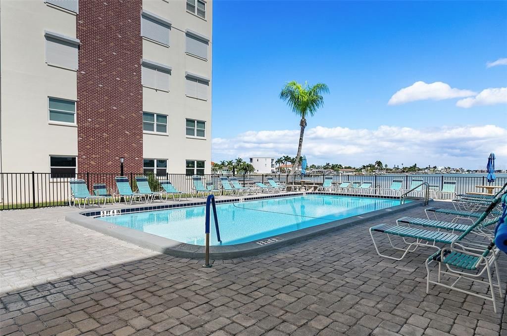 For Sale: $349,900 (2 beds, 2 baths, 1370 Square Feet)