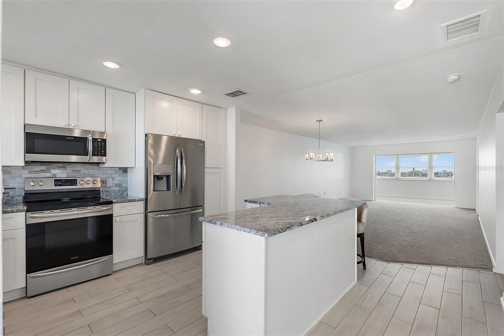 For Sale: $349,900 (2 beds, 2 baths, 1370 Square Feet)