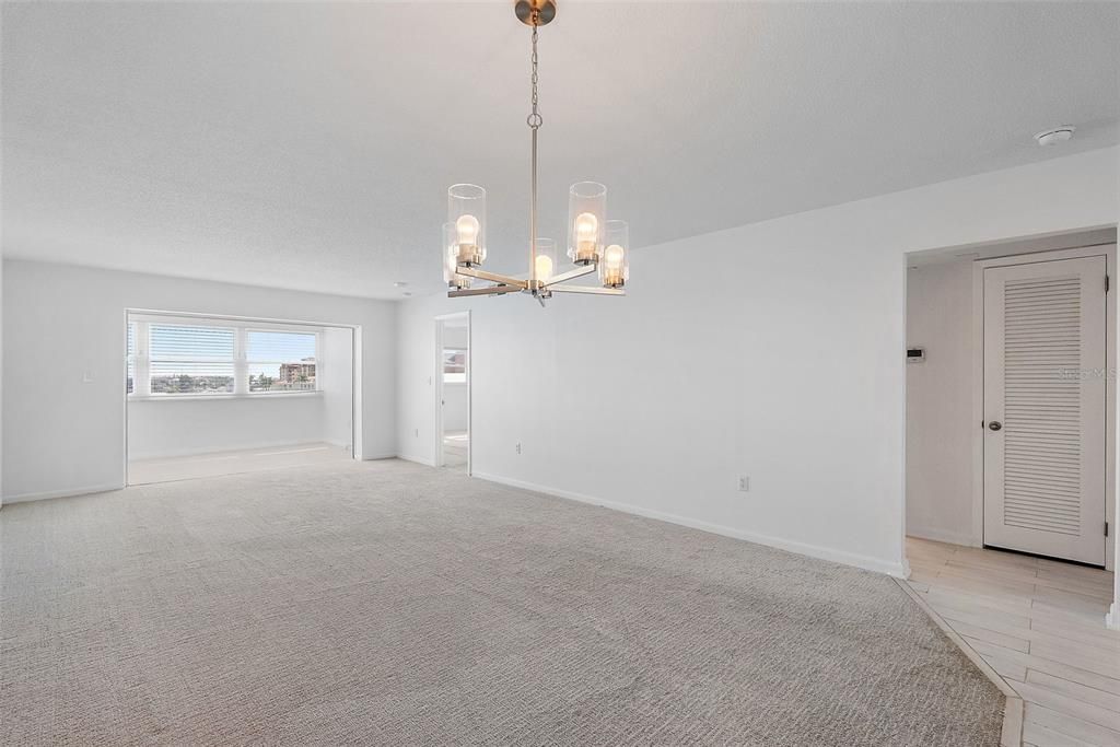 For Sale: $349,900 (2 beds, 2 baths, 1370 Square Feet)