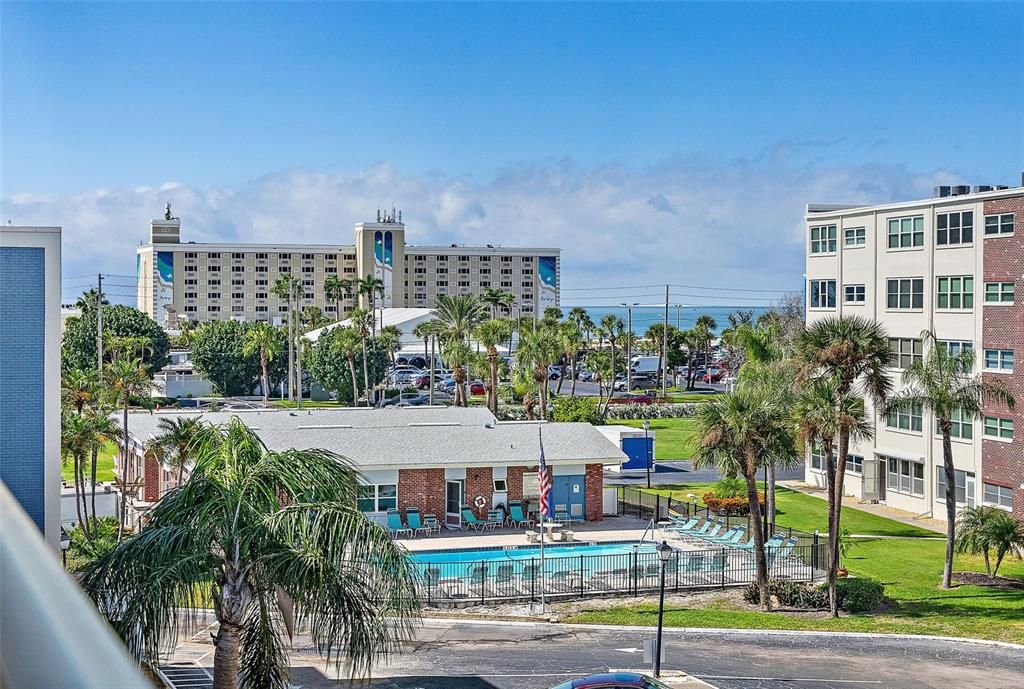 For Sale: $349,900 (2 beds, 2 baths, 1370 Square Feet)