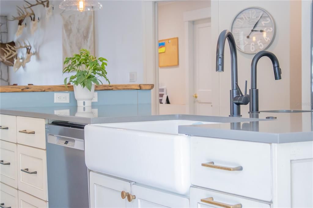 待售: $780,000 (3 贝兹, 2 浴室, 2330 平方英尺)