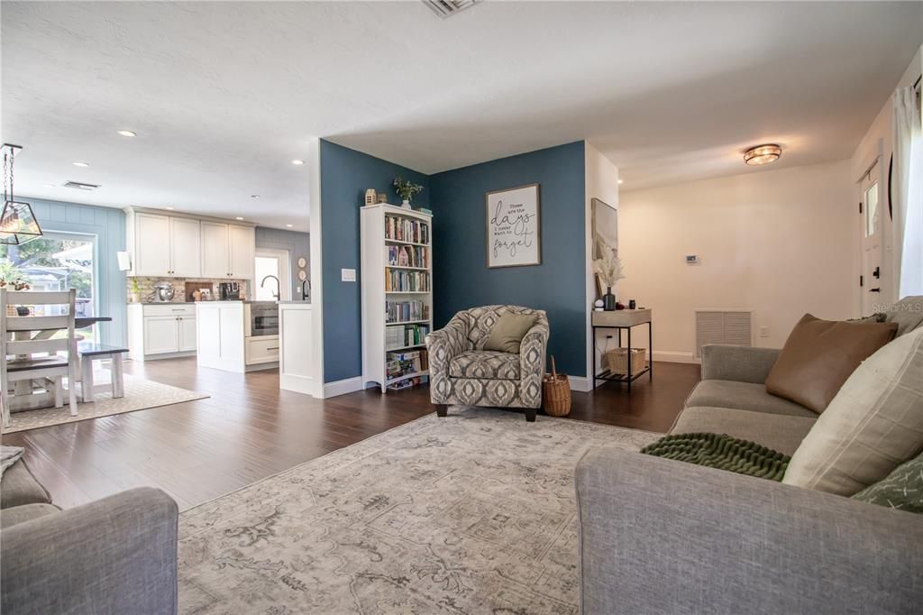 待售: $780,000 (3 贝兹, 2 浴室, 2330 平方英尺)