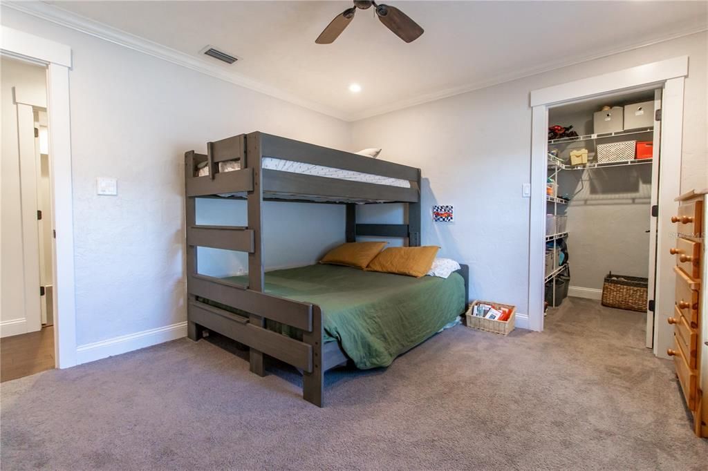 待售: $780,000 (3 贝兹, 2 浴室, 2330 平方英尺)