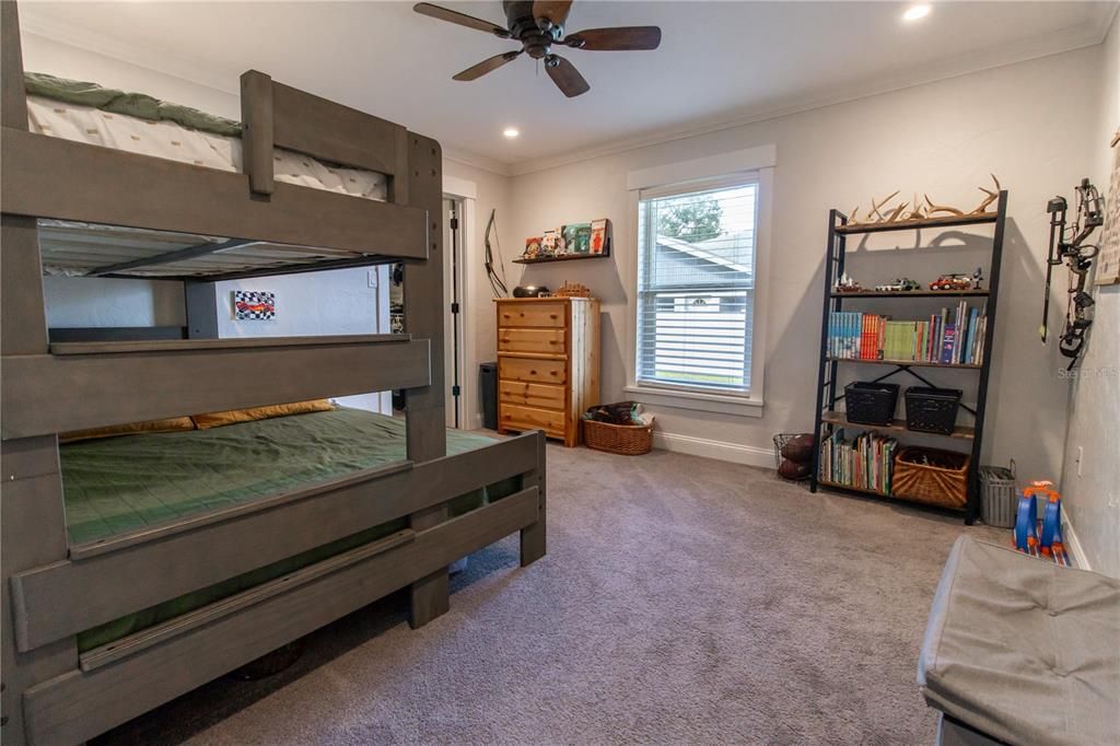 待售: $780,000 (3 贝兹, 2 浴室, 2330 平方英尺)