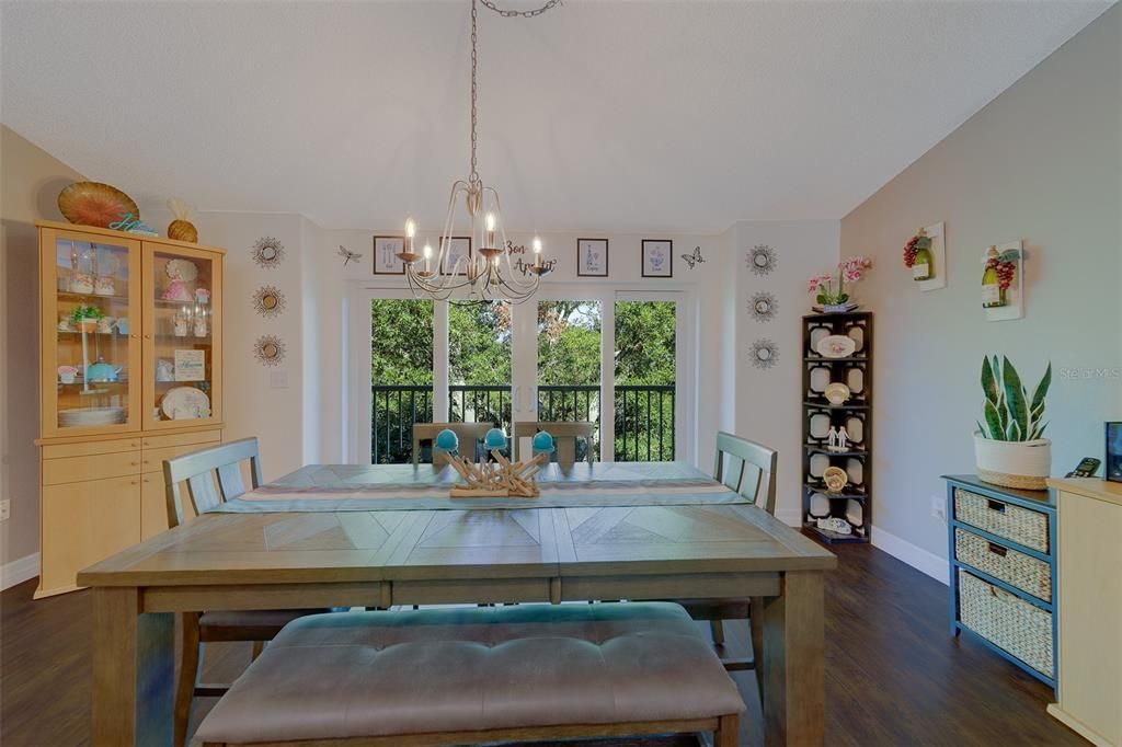 待售: $320,000 (2 贝兹, 2 浴室, 1700 平方英尺)