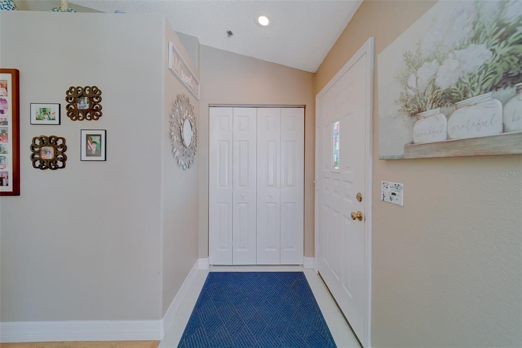 待售: $320,000 (2 贝兹, 2 浴室, 1700 平方英尺)