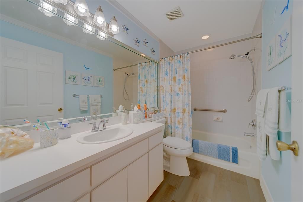 待售: $320,000 (2 贝兹, 2 浴室, 1700 平方英尺)