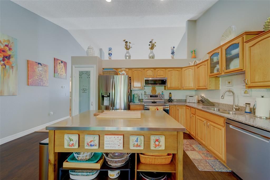 待售: $320,000 (2 贝兹, 2 浴室, 1700 平方英尺)