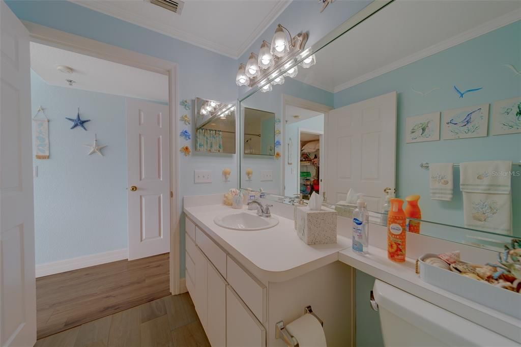 待售: $320,000 (2 贝兹, 2 浴室, 1700 平方英尺)