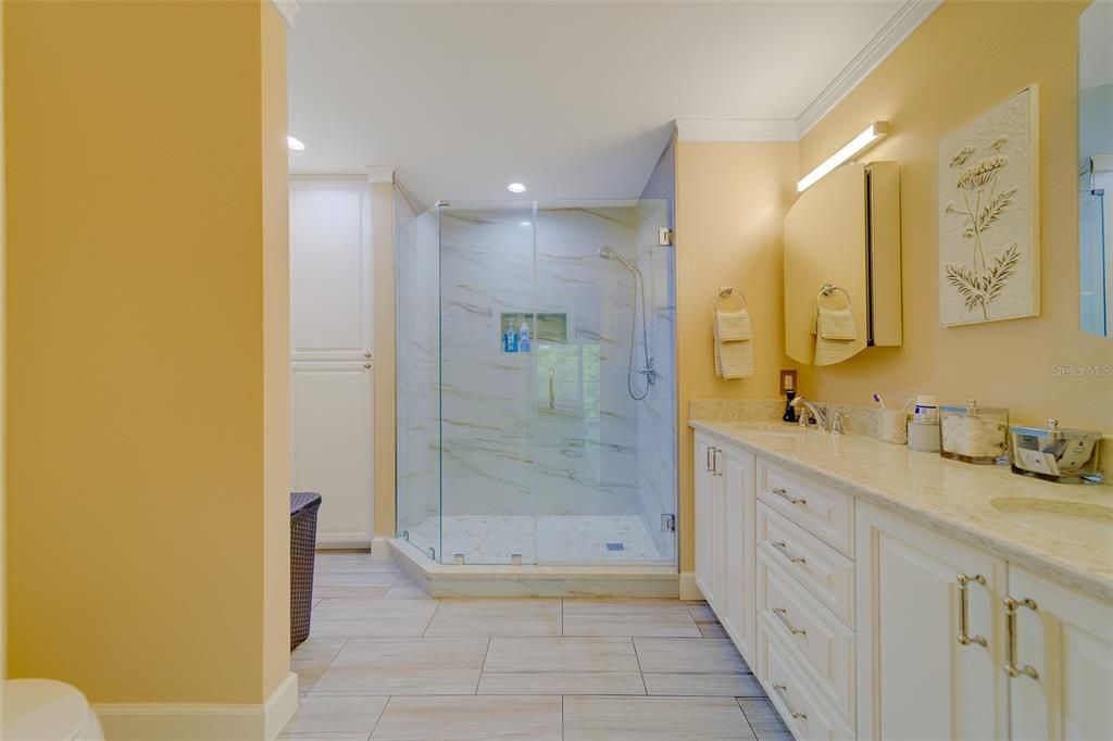 待售: $320,000 (2 贝兹, 2 浴室, 1700 平方英尺)